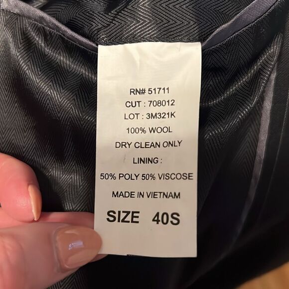 Allyn Saint George Gray Pinstripe Men’s Suit - Picture 2 of 9